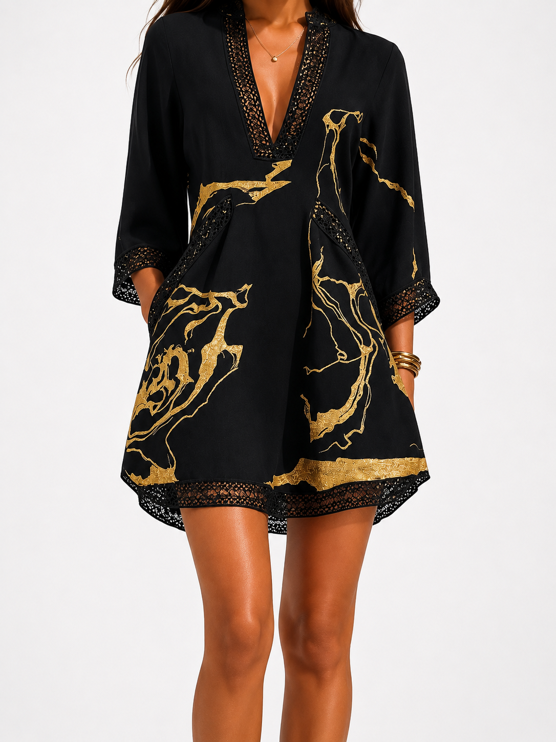 NAOMI | Minivestido negro con estampado de mármol dorado y encaje de ganchillo