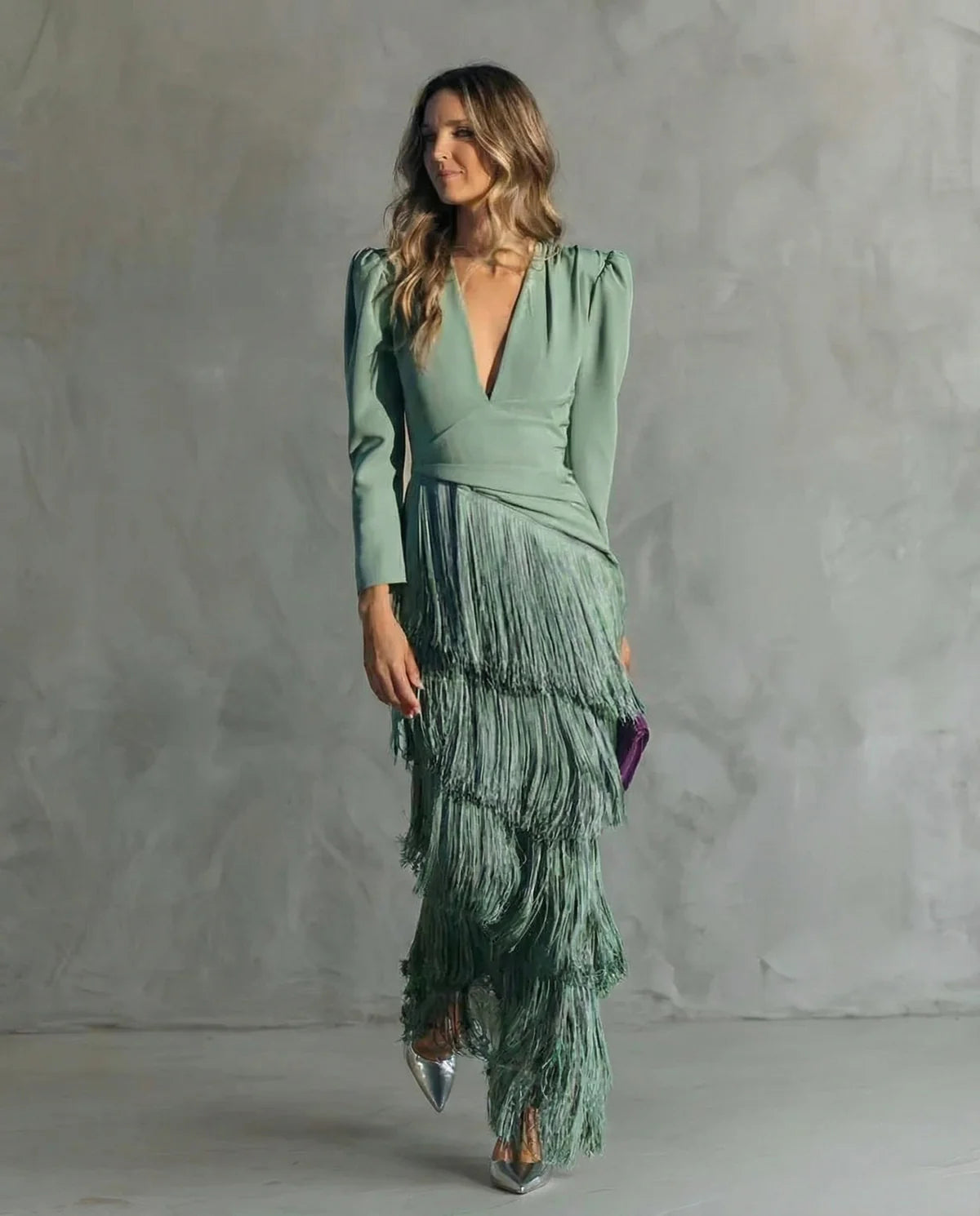 NOA | Elegante vestido midi con mangas de flecos
