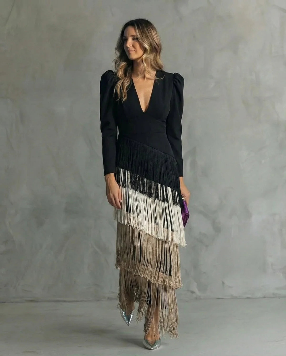 NOA | Elegante vestido midi con mangas de flecos