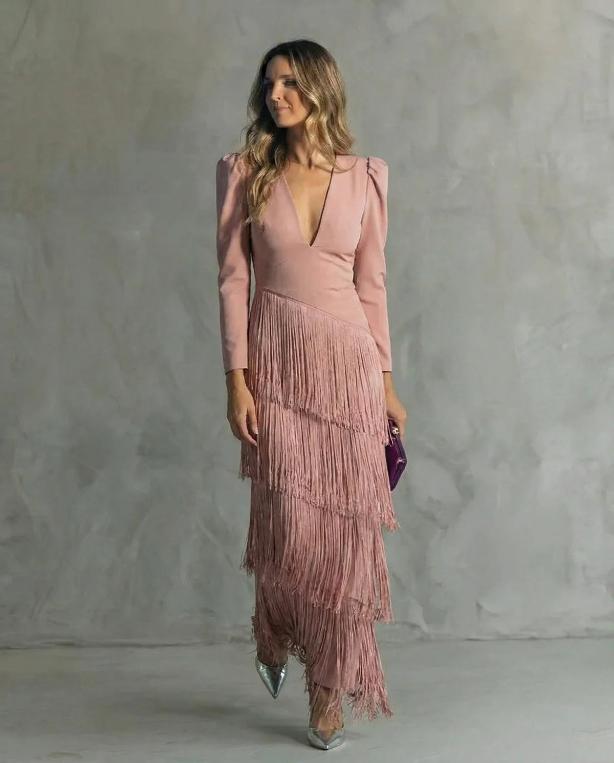 NOA | Elegante vestido midi con mangas de flecos