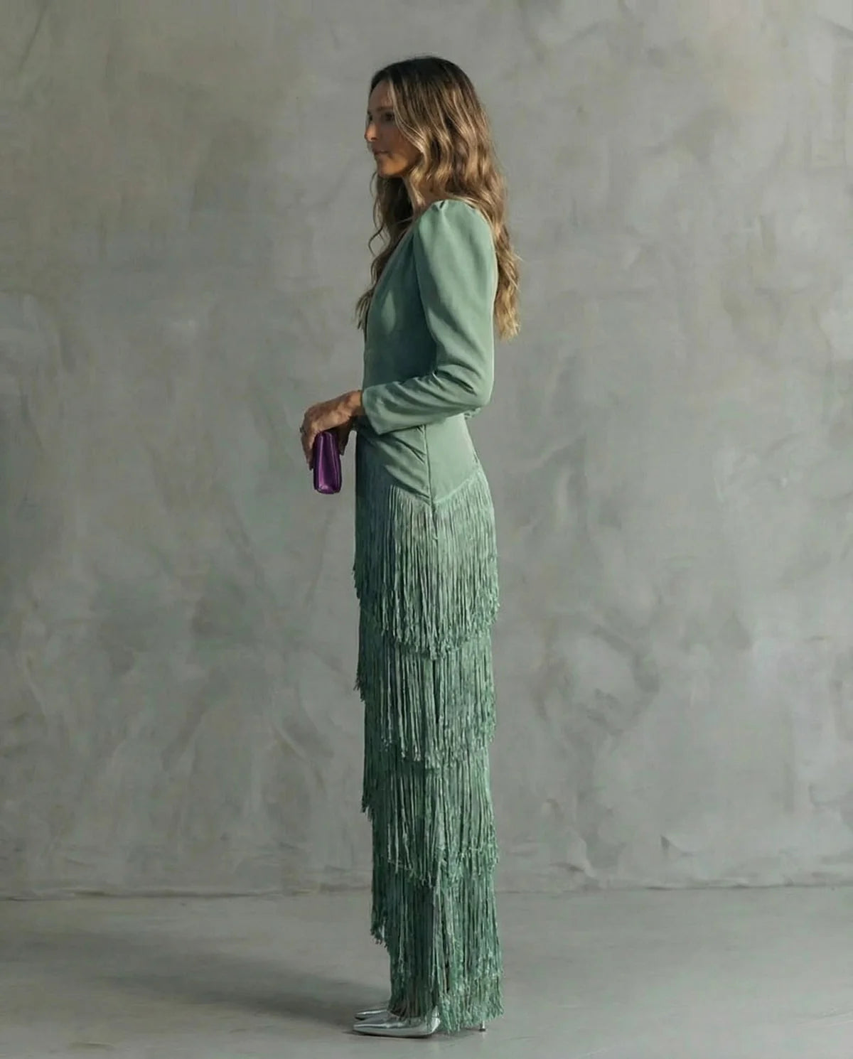 NOA | Elegante vestido midi con mangas de flecos