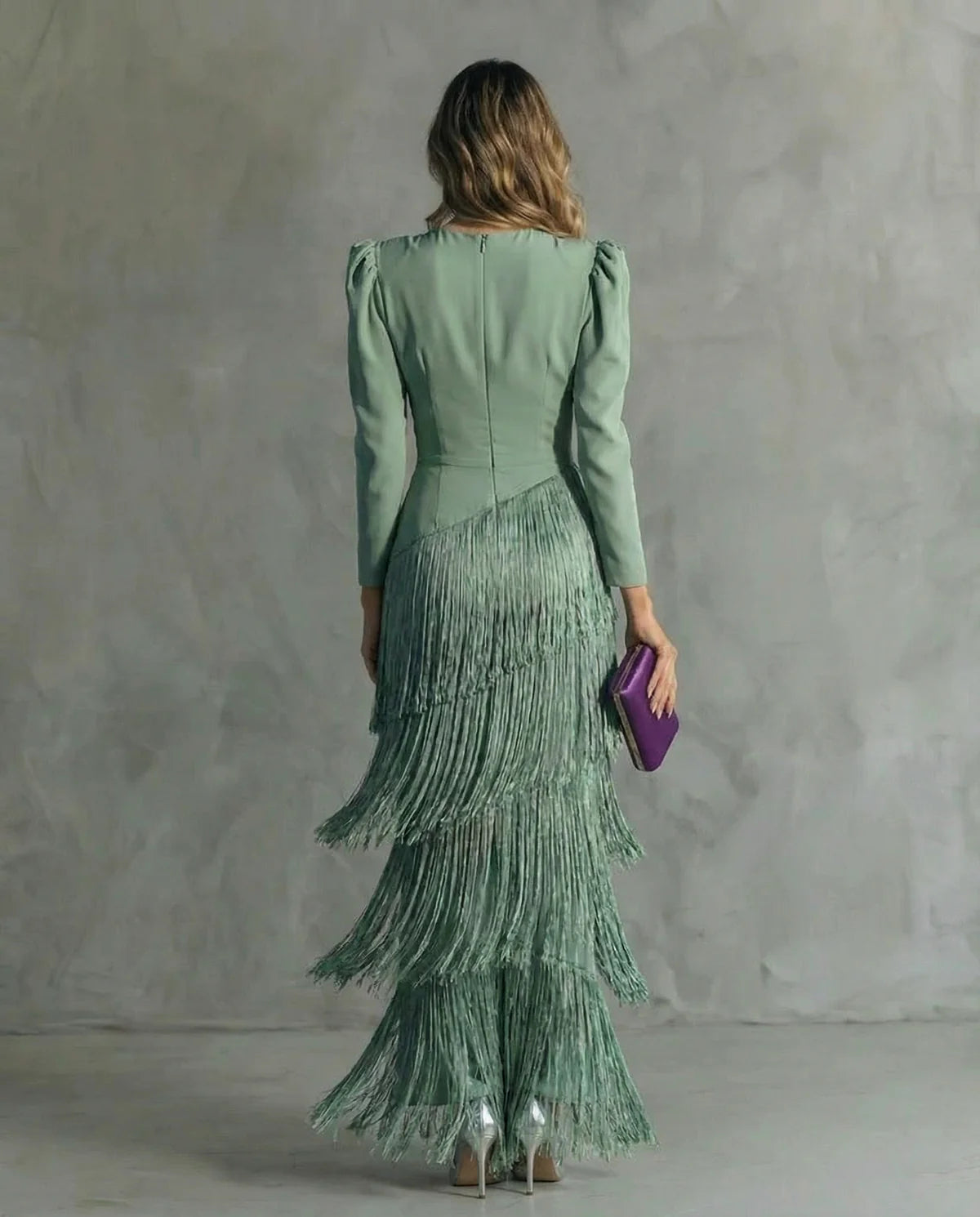 NOA | Elegante vestido midi con mangas de flecos