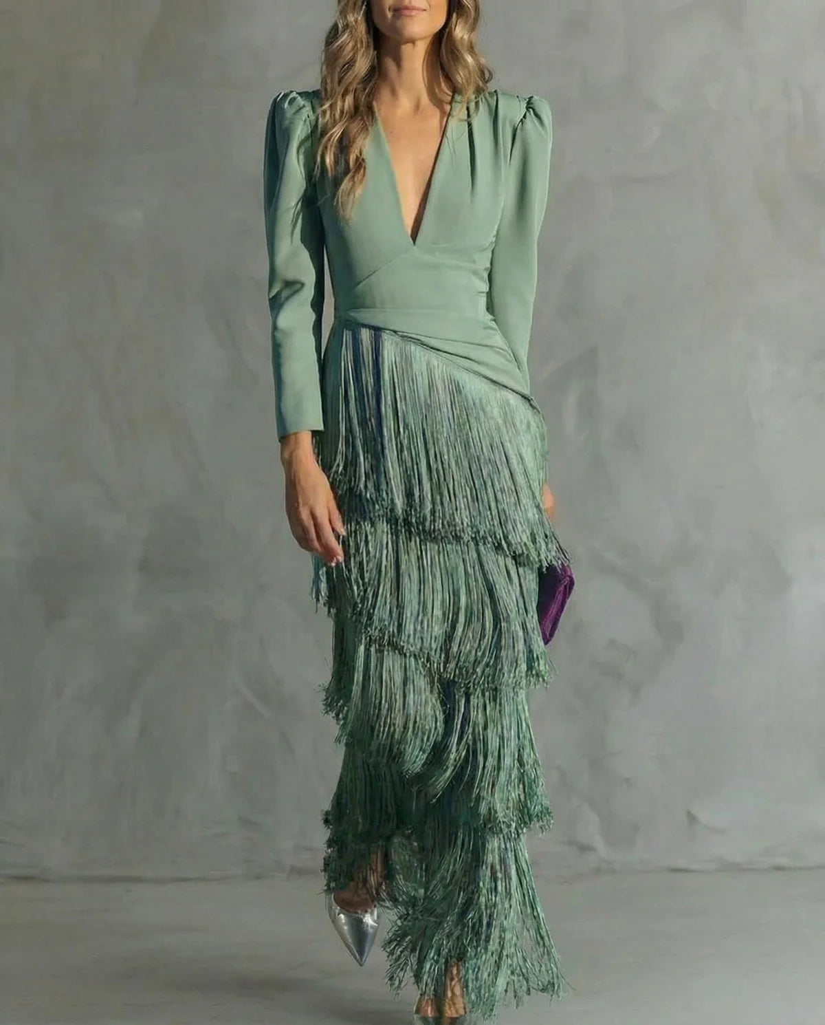 NOA | Elegante vestido midi con mangas de flecos